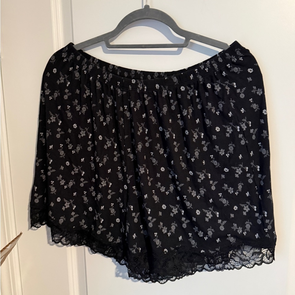 NWT Aerie Black Floral Shorts-Large - Picture 2 of 5